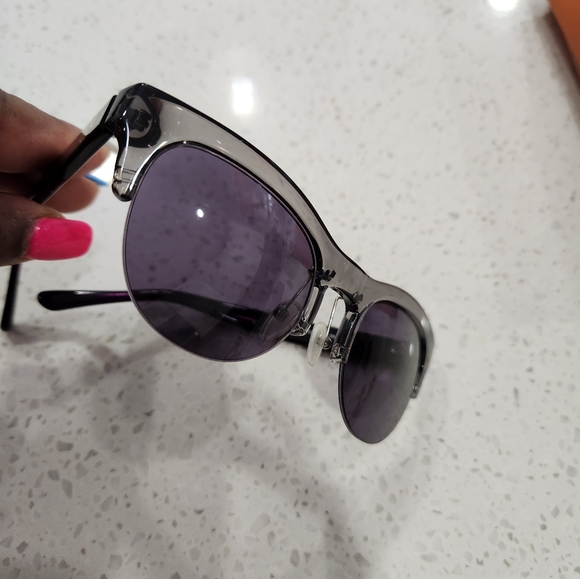 ✨️😎  Tory Burch Preowned  sunglasses ✨️😎 - Picture 6 of 12